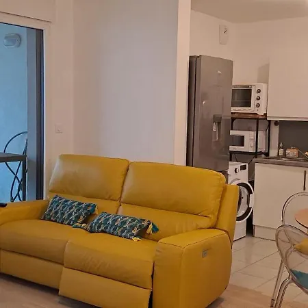 Apartment Spacious Near The Sea *